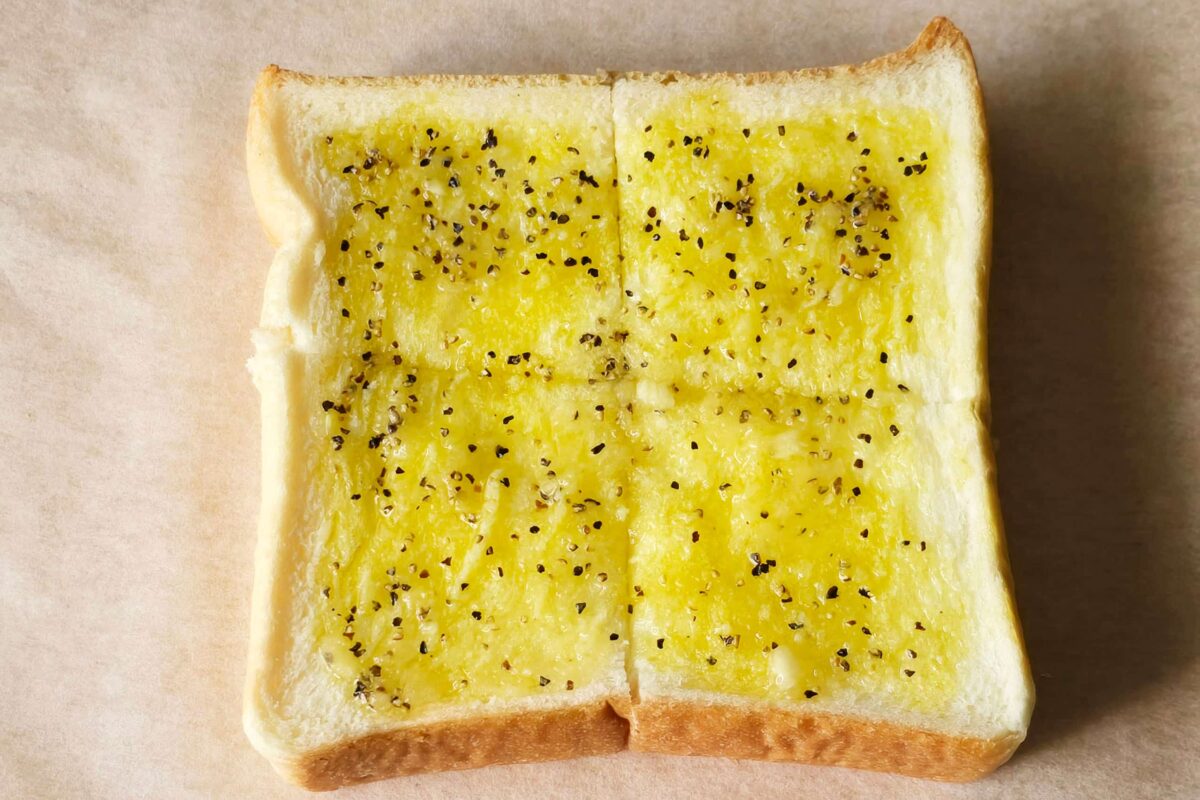 ガーリックトースト・塗る