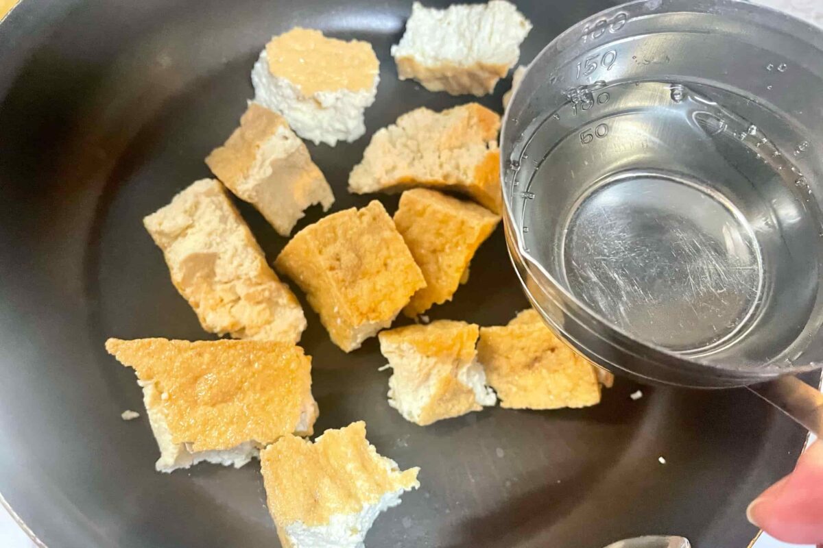 ちぎり厚揚げの酒蒸し