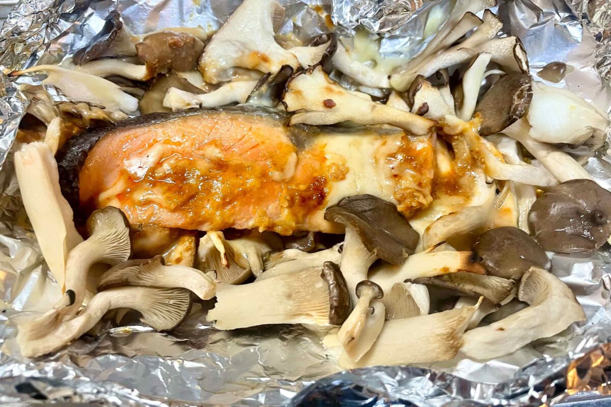 鮭ときのこのホイル焼き