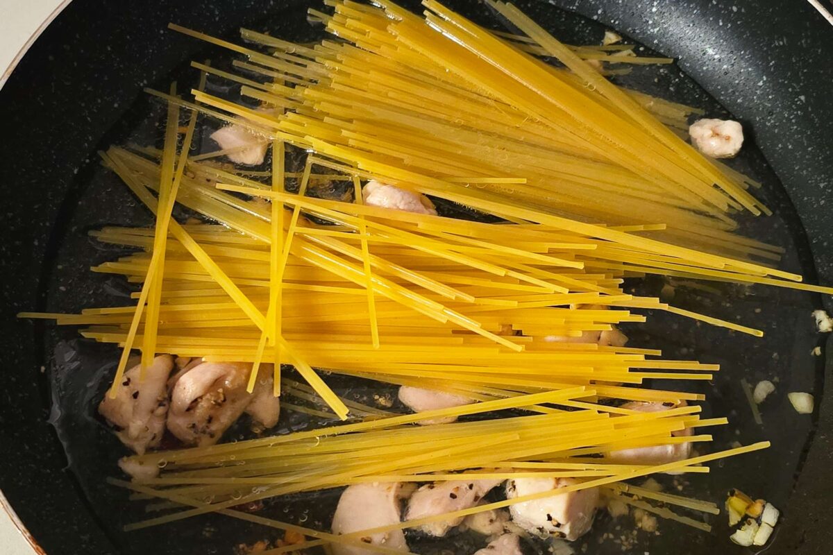 鶏と大葉のオイルパスタ・パスタ