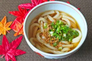 「3日連続で食べてます」レンジだけで作れる“5分醤油うどん”　お手軽でハマる