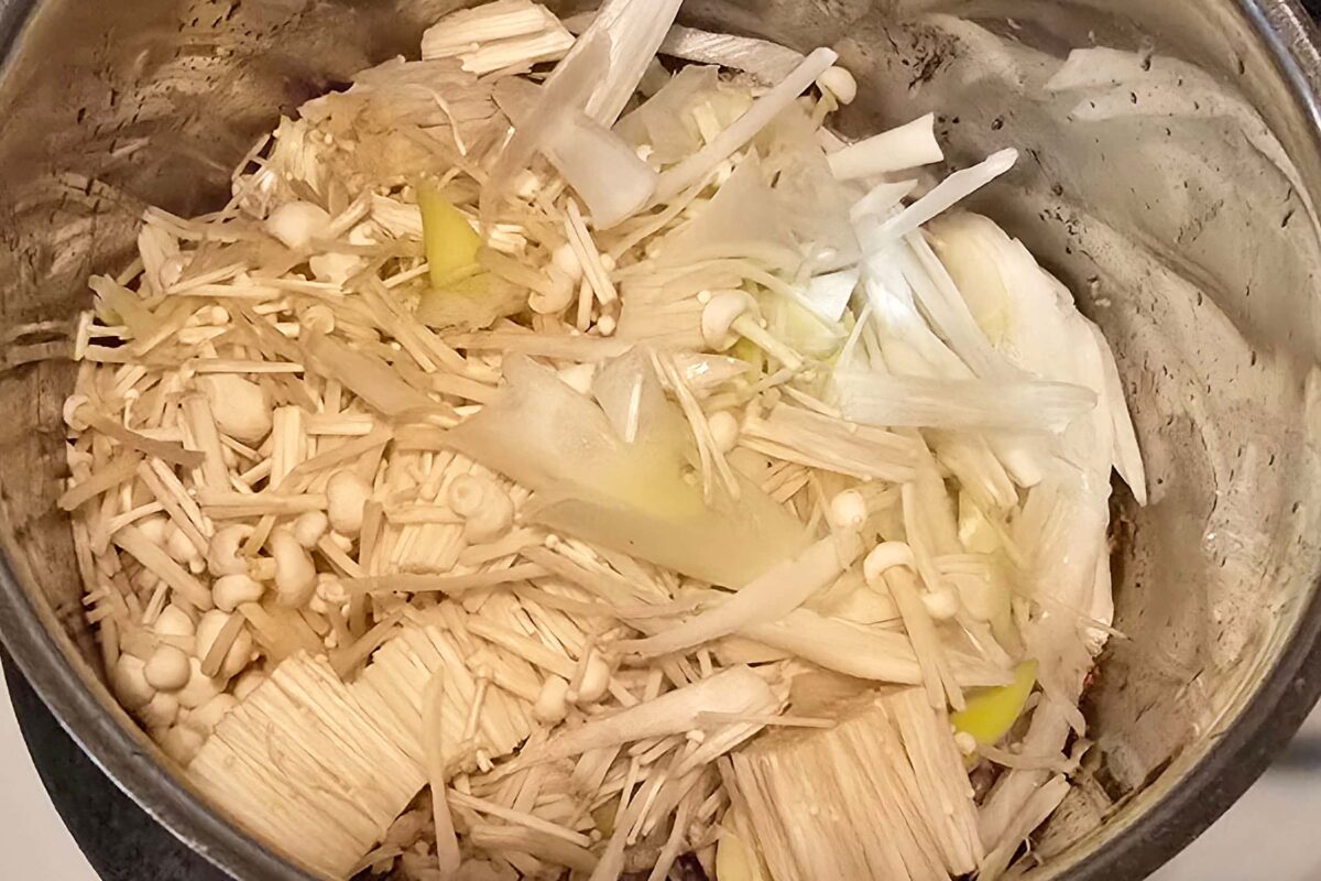 旨塩ねぎ豚スープ・えのき