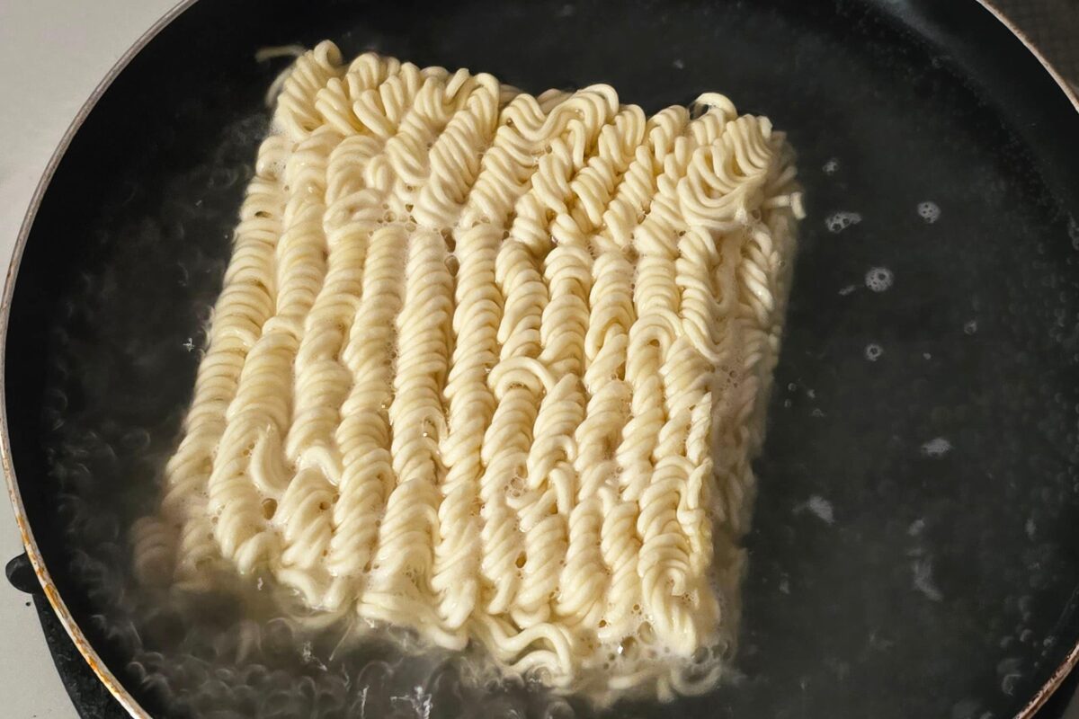 サッポロ一番味噌混ぜそば・麺