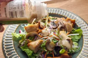 かけるだけで爆うまサラダが完成　キユーピーの“このドレッシング”に感動した