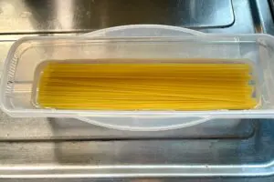 ダイソーで110円のコレ、週4パスタの私が4年愛用中　「鍋で茹でる」にはもう戻れない