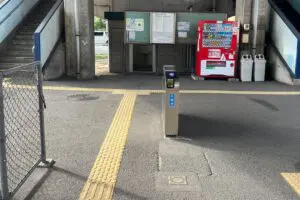 岡山の無防備すぎる駅改札、利用者の「モラル問われる」と話題に 不正乗車すると「3倍の運賃」が発生