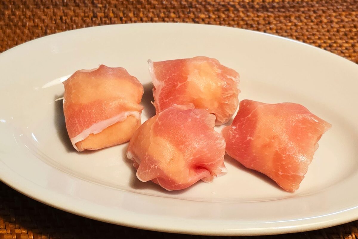 生ハムポテサラ・並べる