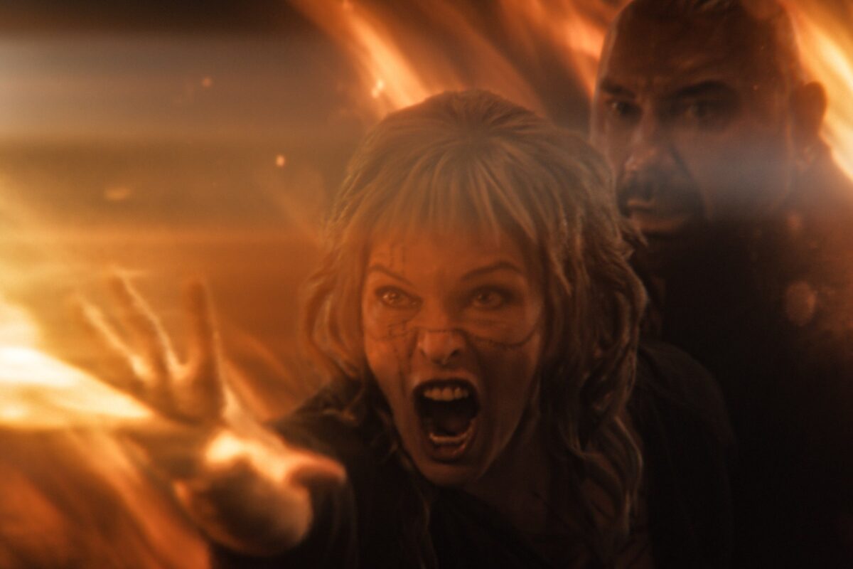 あんなに脚の上がるアラフィフがいるなんて…！ ミラ・ジョヴォヴィッチ