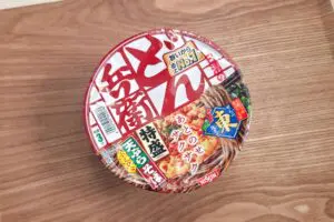 「どん兵衛そば」が劇的においしくなる…　板前歴21年の“作り方”でつゆが全然違う