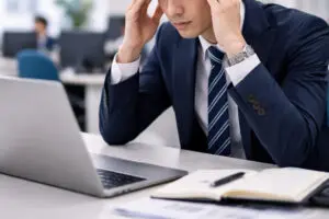 仕事はできるのに慕われない人の特徴　「不利になったときだけ…」