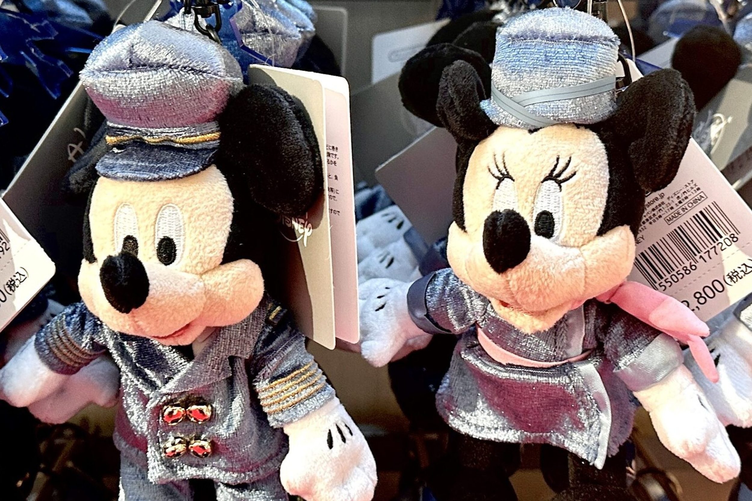 ディズニーキャラクター ミッキー 着ぐるみ 目 紅白 に登場した