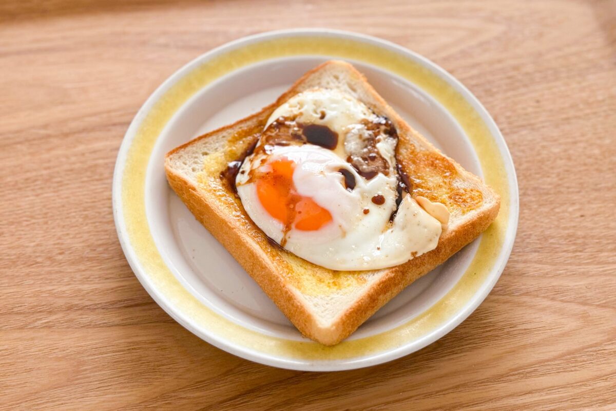 目玉焼きトースト