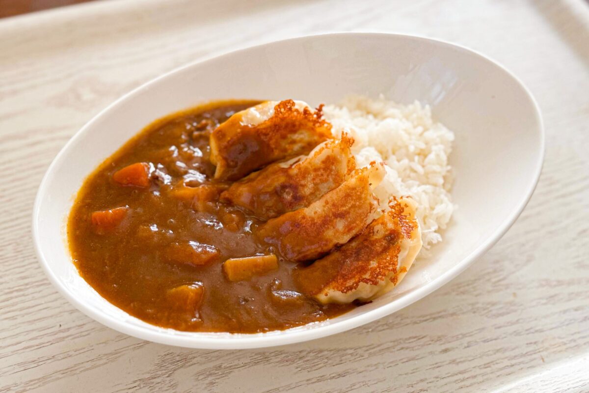 餃子カレーのイメージ