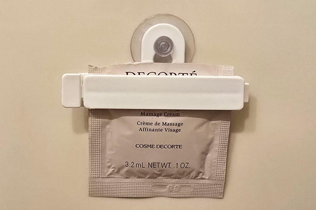 トライアルパウチクリップ・吸盤でくっつく