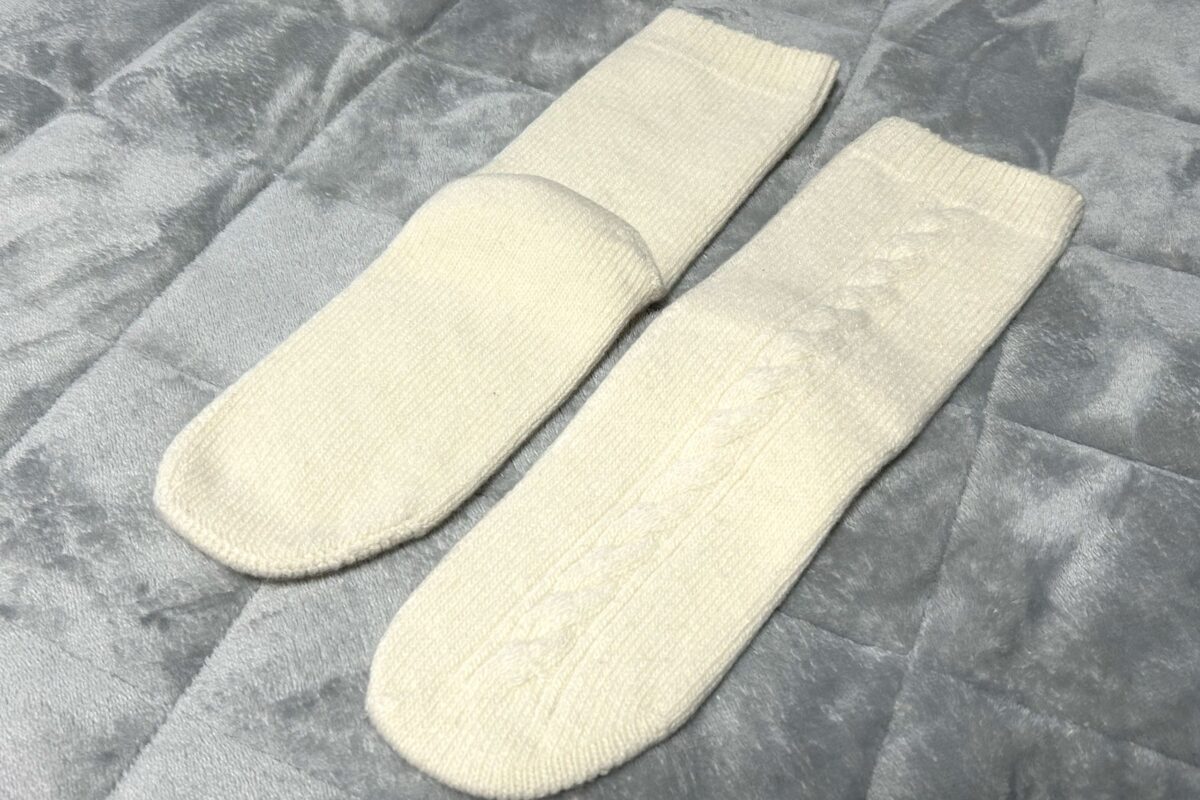 タビオの「ベッドソックスフロントケーブルソックス」