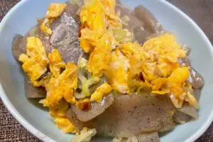 卵とこんにゃくあったら絶対作って　コスパ最強の「驚くほどウマい町中華」がハマる