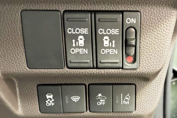 車・トラクションコントロールシステム・TCS機能