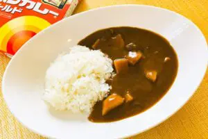 『ヒルナンデス』温めたルーに「あるもの」を加えると… レトルトカレーが激うまに