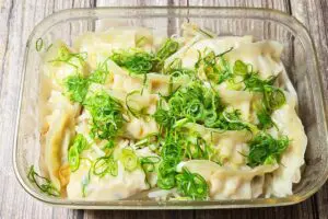 何もしたくない日の冷凍餃子、もう焼かない　レンチンで作る“ズボラレシピ”が天才