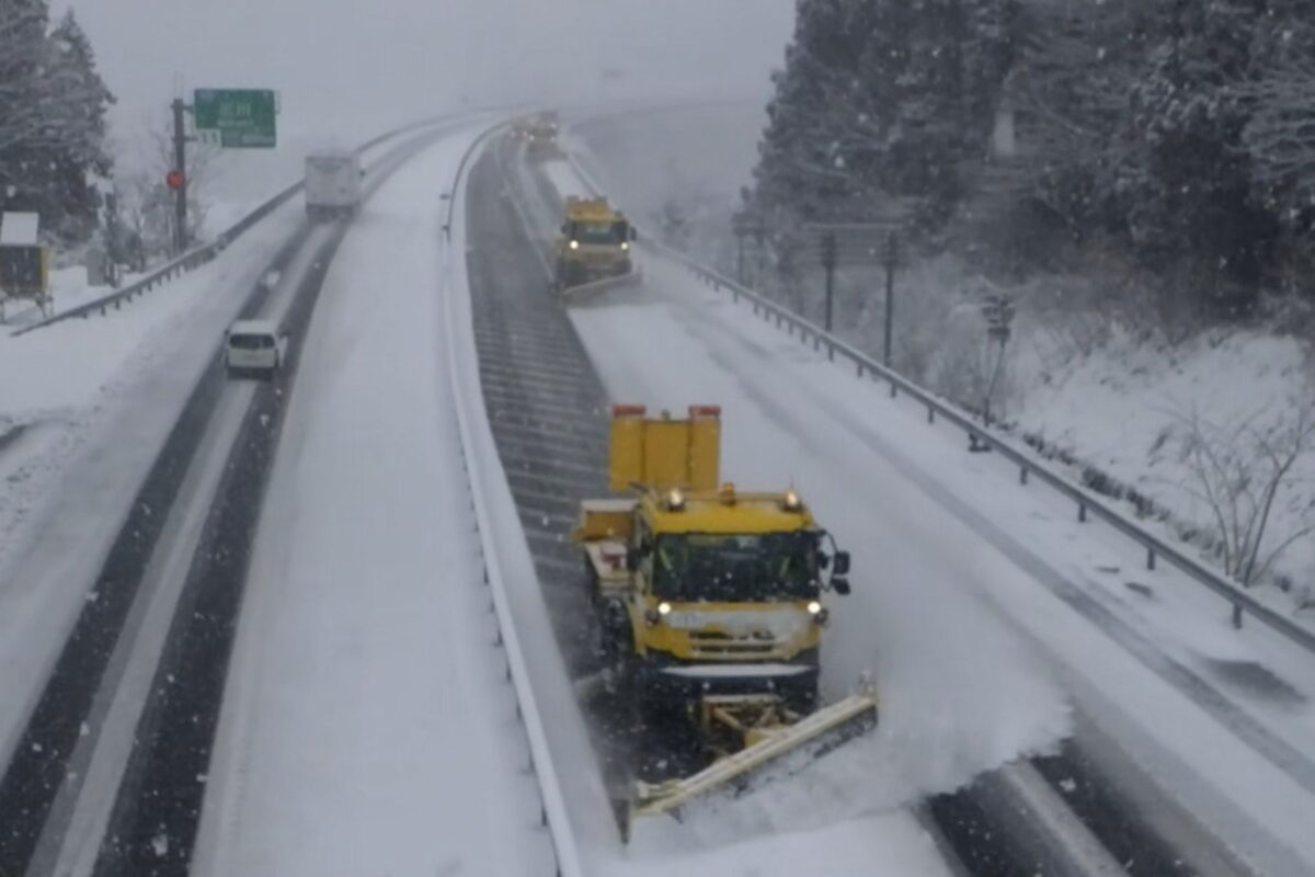 高速道路の除雪車