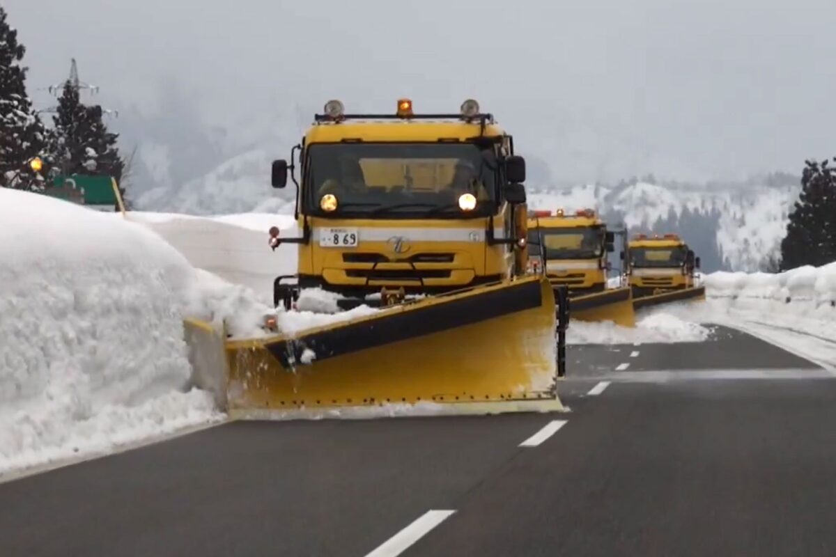 高速道路の除雪車
