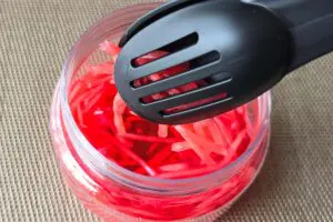 セリアで見つけた「110円トング」が万能すぎ　菜箸の出番が一気に減りそう