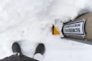 大雪の青森で歩行者用ボタンが消失 恐ろしすぎる理由に「そんなことある?」と驚きの声