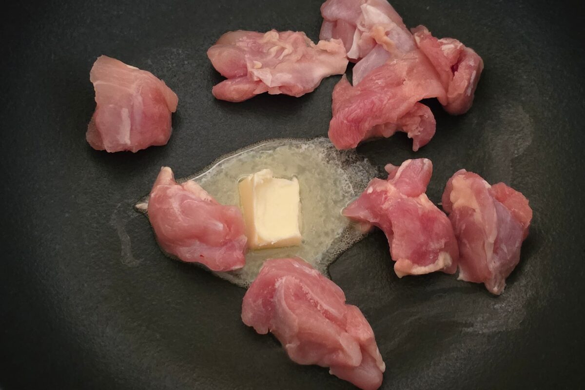 チキンとほうれん草のクリームパスタ・バター