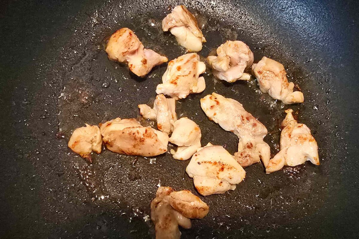 チキンとほうれん草のクリームパスタ・焼き色