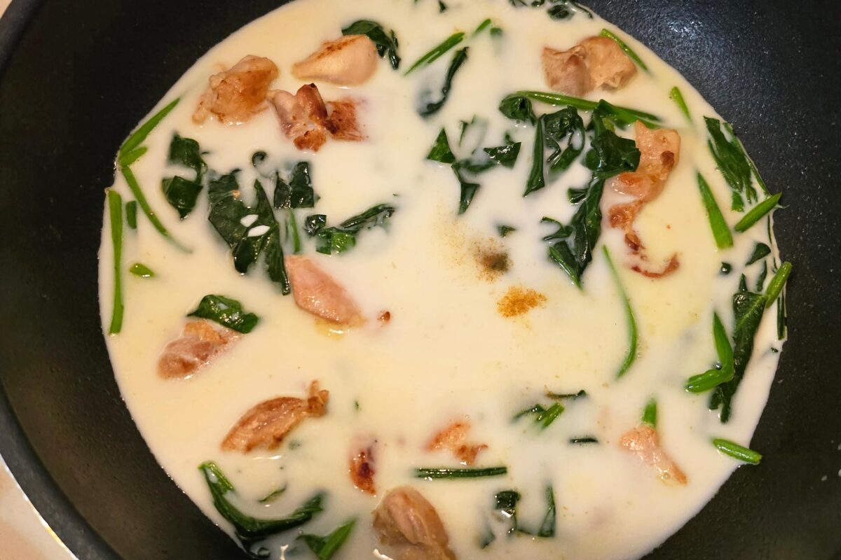 チキンとほうれん草のクリームパスタ・牛乳