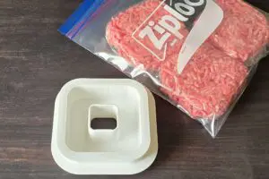 ごはん冷凍の「量がバラバラ」問題　セリアで110円のラップパッカーなら120g揃う