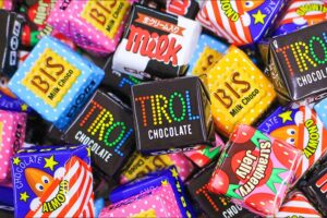 忍び寄る物価高騰の影、チロルチョコに「小さくなった」の疑惑 むしろ