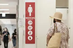 イオンモールの女性トイレに女装男性が侵入　ゲイ公表YouTuberの持論に称賛「その通り」「スカッとした」