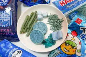 ローソン、思わず脳がバグる“青一色フェア”に「どうした!?」「攻めすぎ」の声