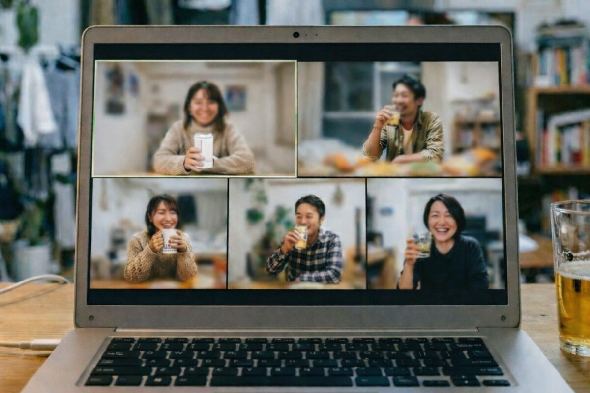 ZOOM飲みをする人