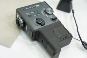 「ブラウン管かよ…」5.5万円の最新カメラなのに“叩いて直す”仕様　このぶっ飛んだ不便さがカメラ好きを狂わせる