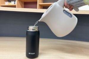 50℃前後に温めた水、白湯でなく「ただのお湯」と判明　タイガー魔法瓶に「白湯づくりの裏ワザ」聞いた