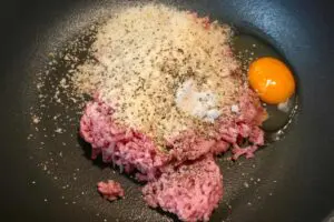 ボウル不要、ワンパンで完結！　はるあんさんの「お気楽ハンバーグ」が面倒な日に助かる