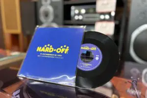 「アリバイ工作にピッタリ」数日で完売の名盤・ハードオフの店内BGM　発売経緯をハードオフに聞いた