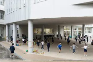 学校にあった「ピロティ」知らないユーザーが続出　「初めて聞いた」「地域差あるの？」その正体は…