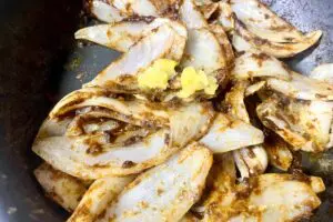 新玉ねぎ、余ったカレールウで炒めたら“最強の副菜”だった　ジョーさん。レシピ