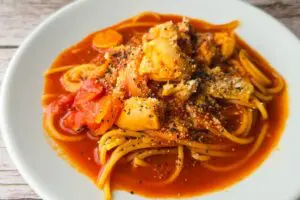 ロバート馬場の「絶望パスタ」が沼るウマさ　フライパンで煮込むだけ