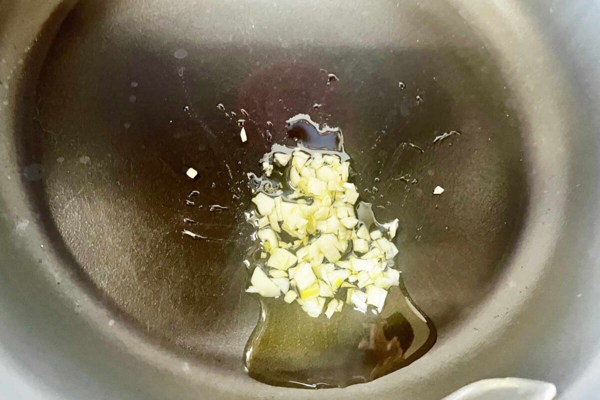 キャベツと桜エビの塩昆布炒め