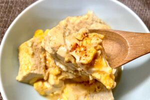 豆腐と卵で作る「1食約100円」の節約おかず 簡単なのに満足感すごい