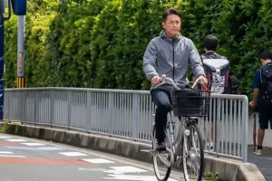 自転車の追い抜きはOKも… 今後起こりうる“最悪の状況”に「渋滞多発するぞ」早くも物議