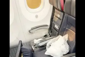 機内でモバイルバッテリー火災、武藤敬司氏が乗っていた便が欠航に “ゾッとするような焼け跡”写真公開