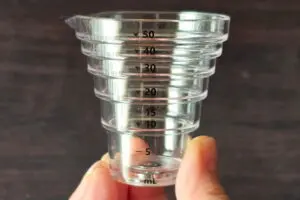 計量スプーンの出番が激減　山崎実業の「浮かせる計量カップ」が便利すぎた