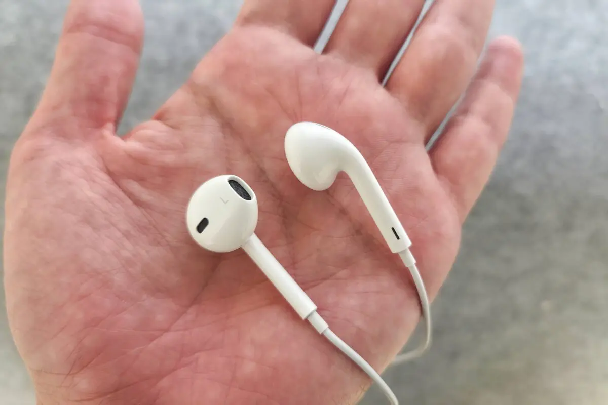 sirabee20260401earpods8