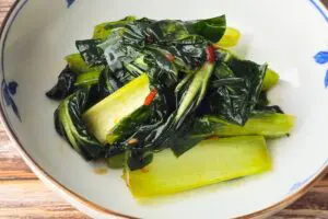 リュウジ、小松菜で作る“やべえ野菜漬け”　「天才」「ガチでうまかった」