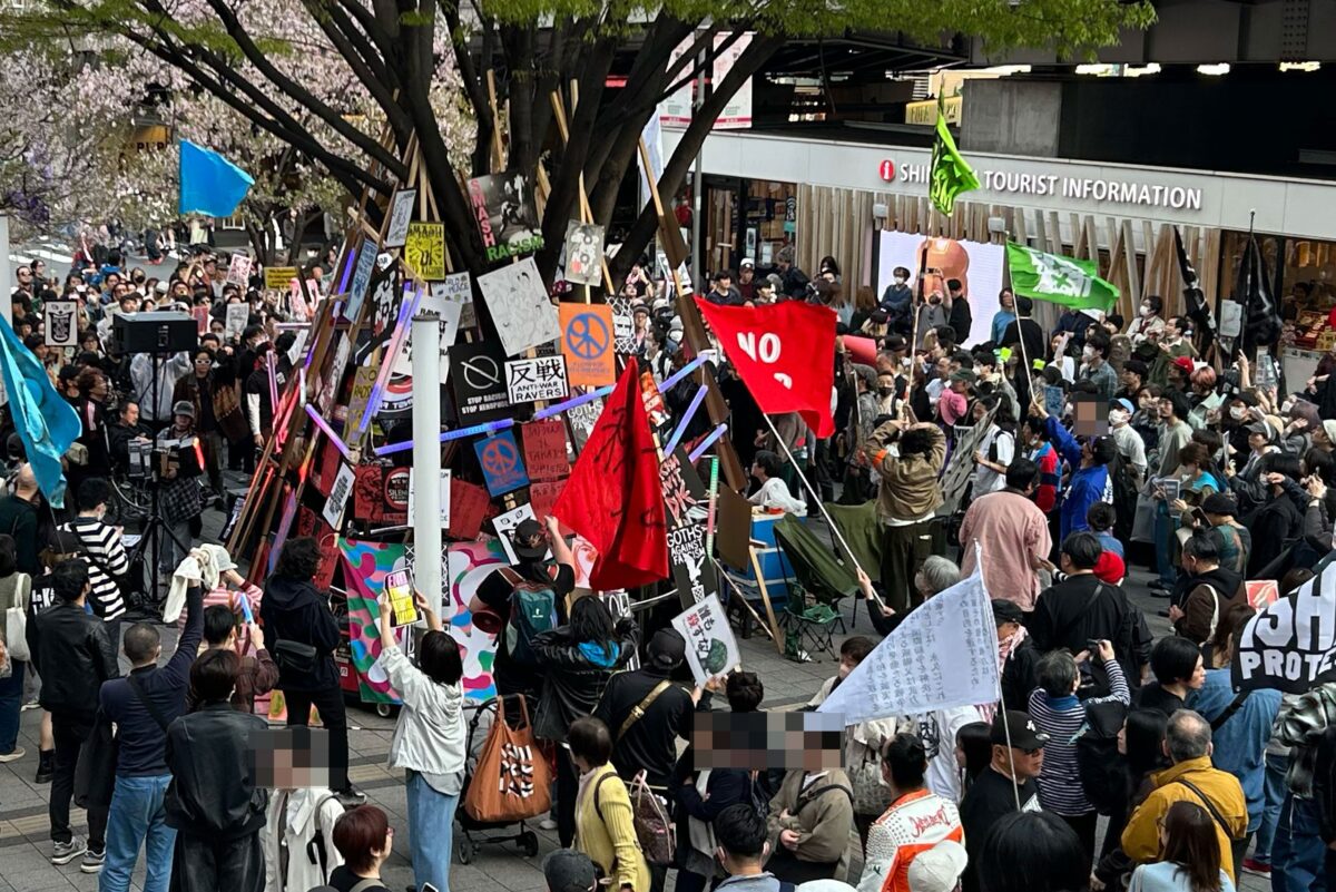 「DROP BASS NOT BOMBS」